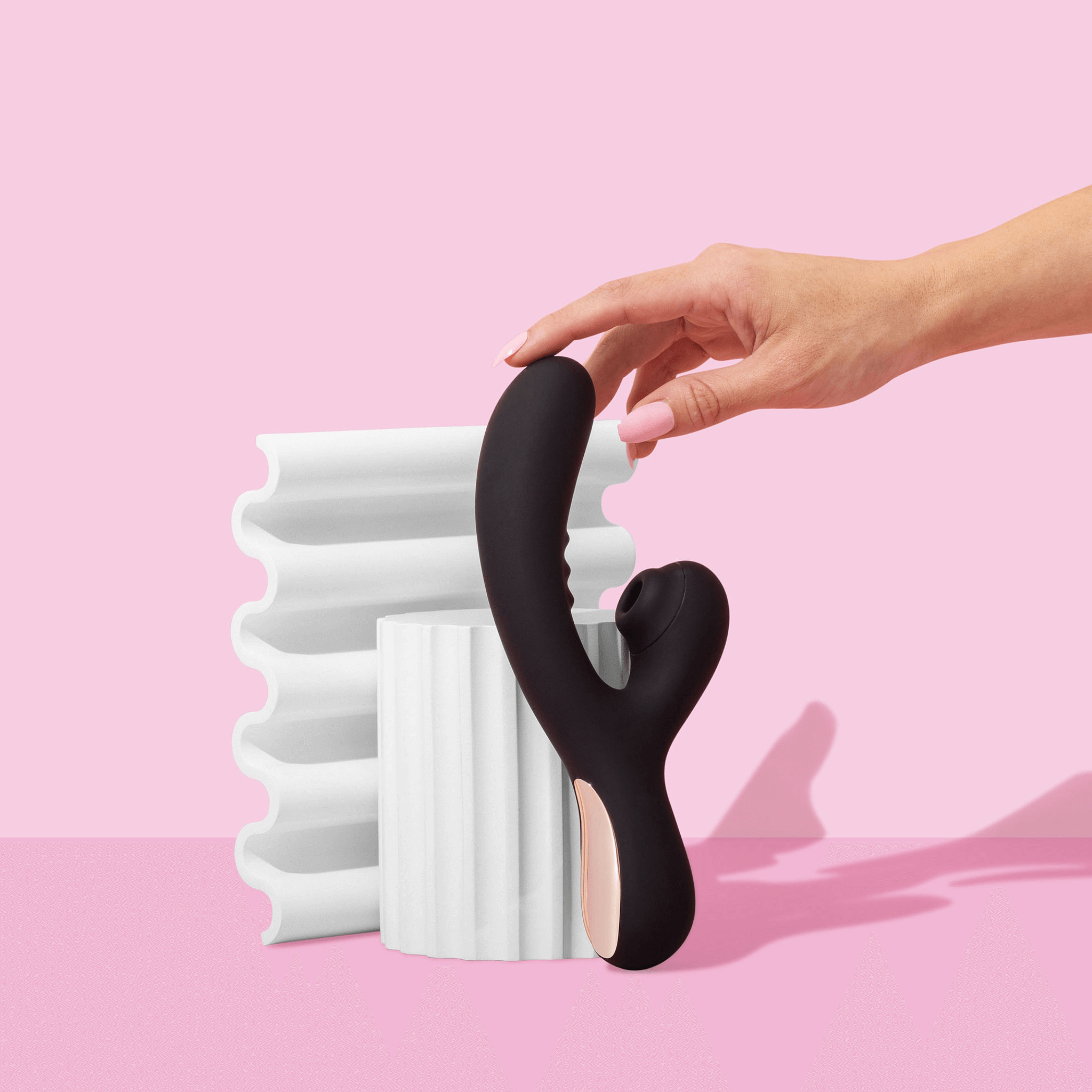 Minxy Mona rabbit vibrator with clitoral suction